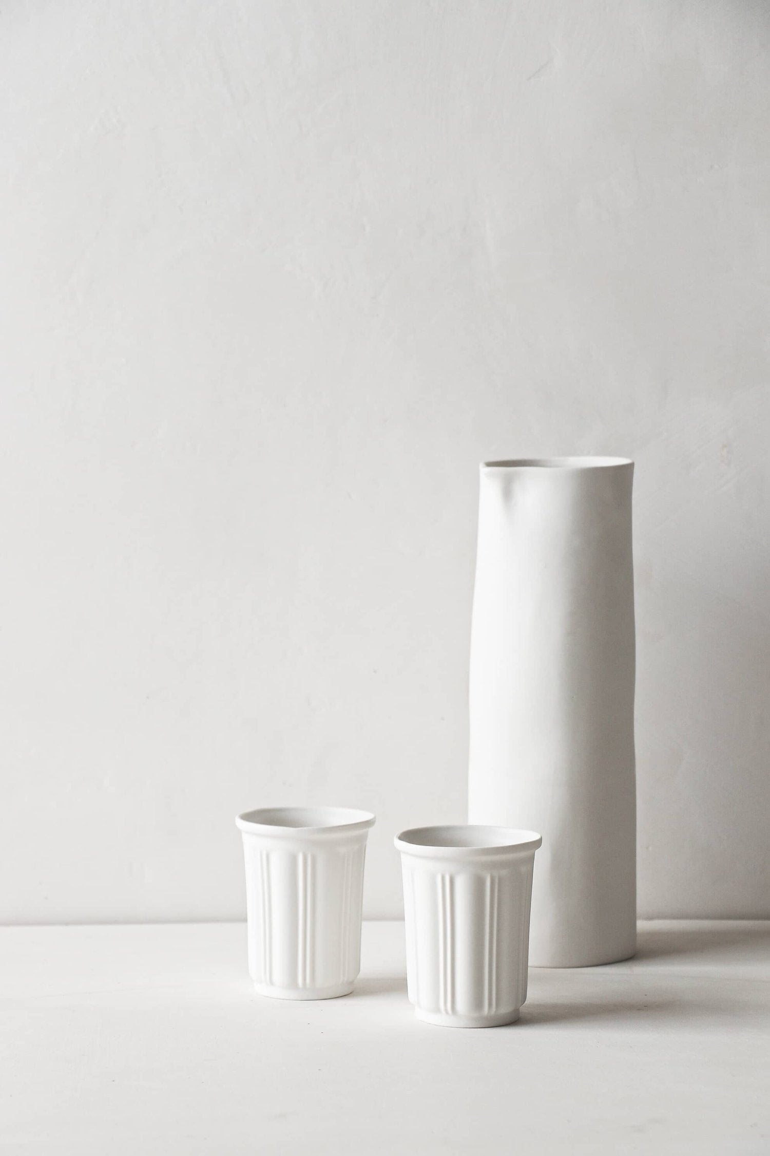 Ensemble Carafe et timbales en porcelaine