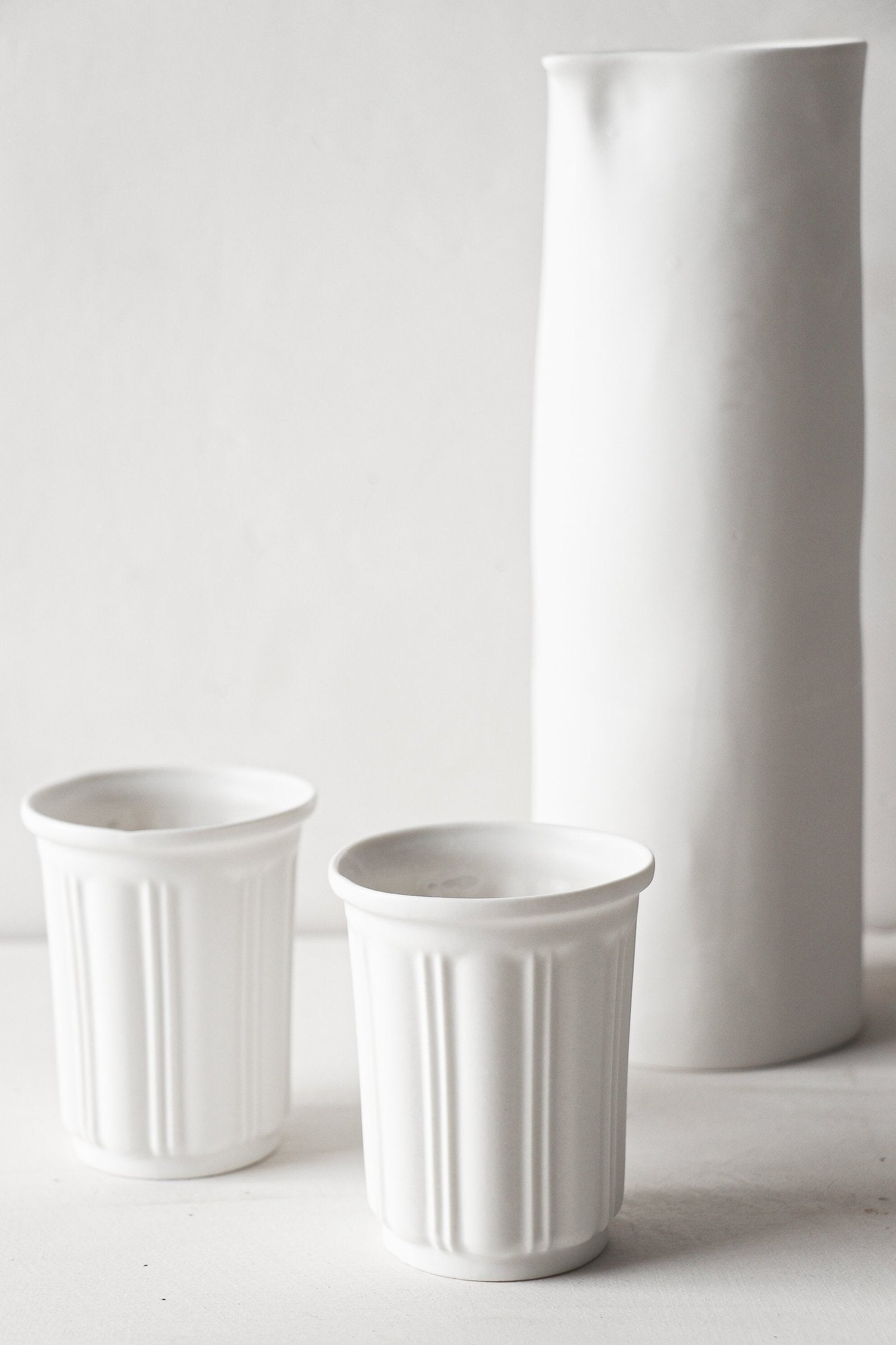 Ensemble Carafe et timbales en porcelaine