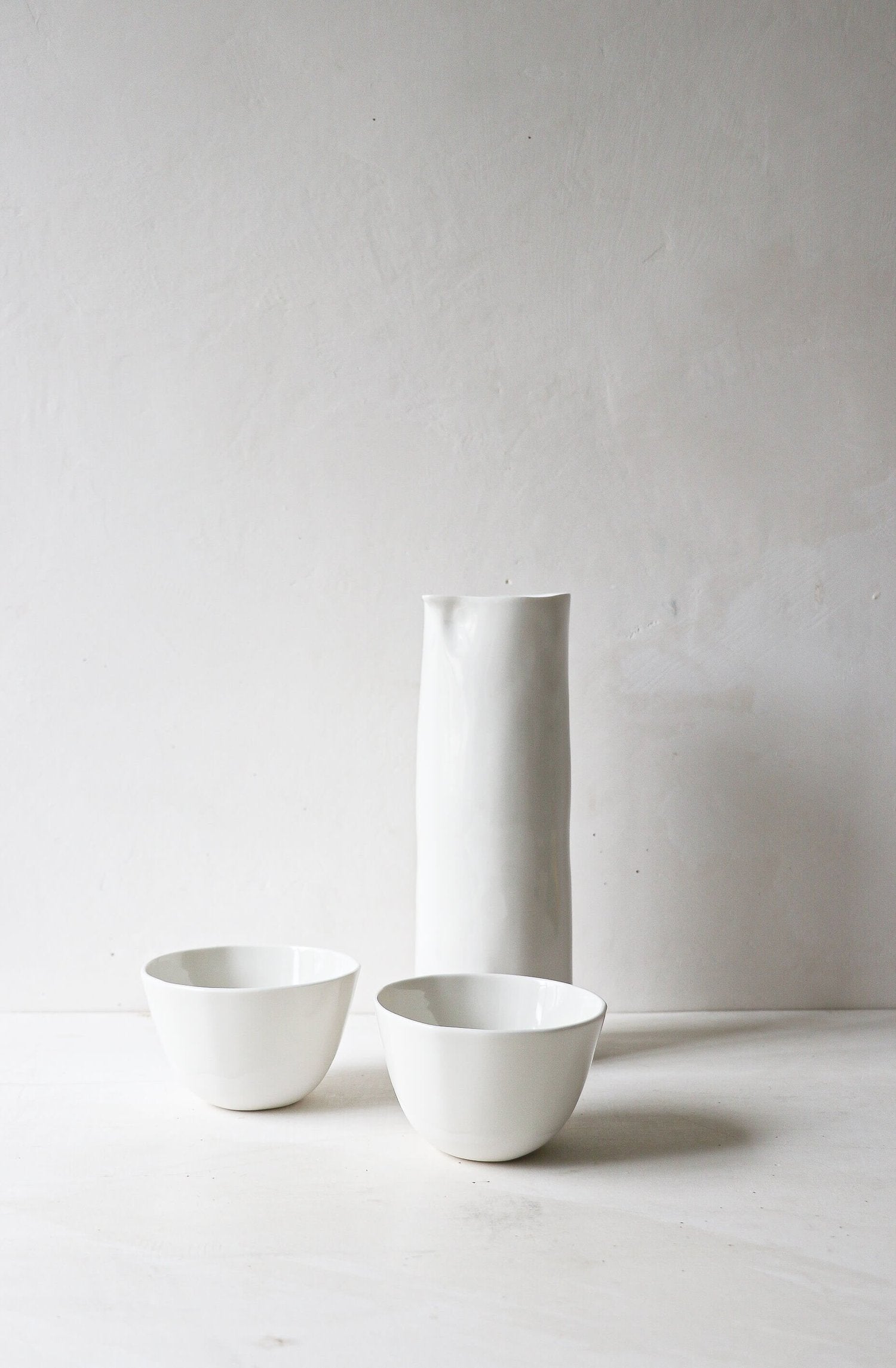 Ensemble Carafe et corolles en porcelaine