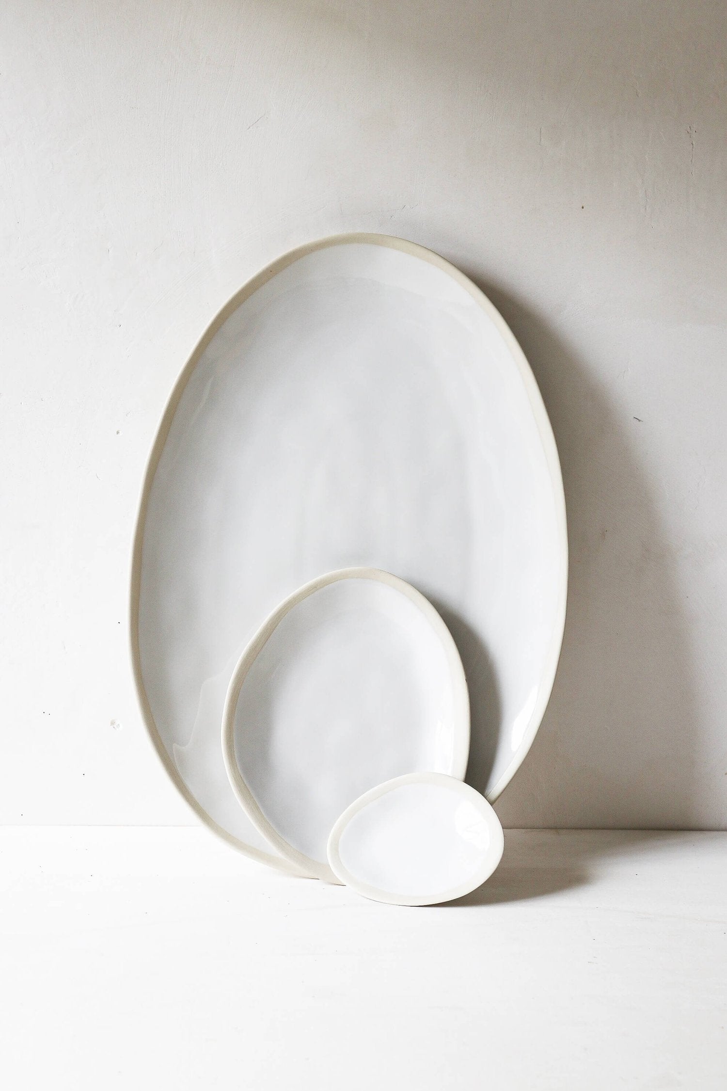 Plat en grès Galet Sable
