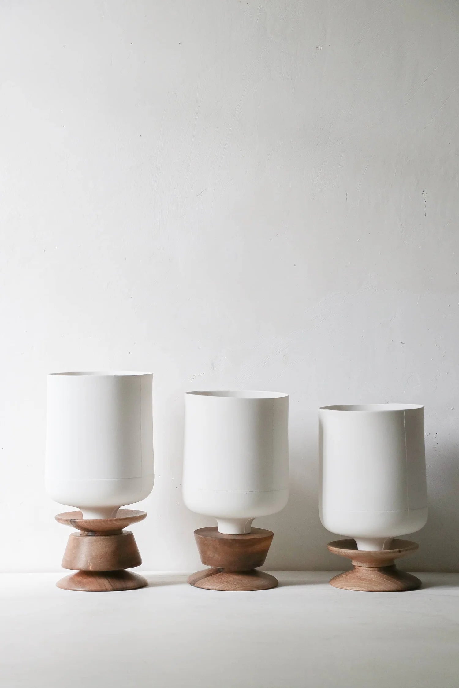 Lampe à poser en porcelaine et bois IKI 2