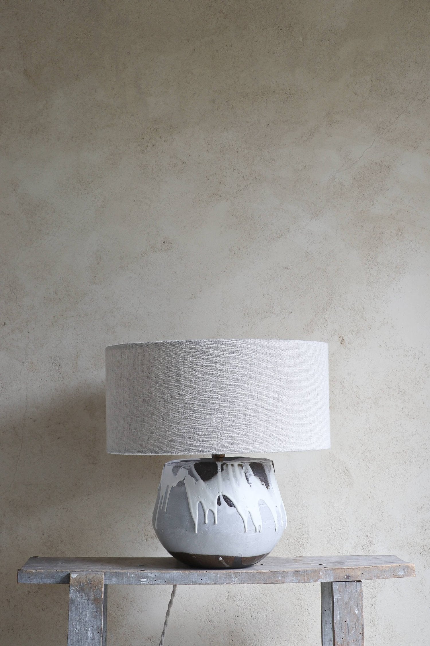 Lampe à poser en grès noir Signature 004