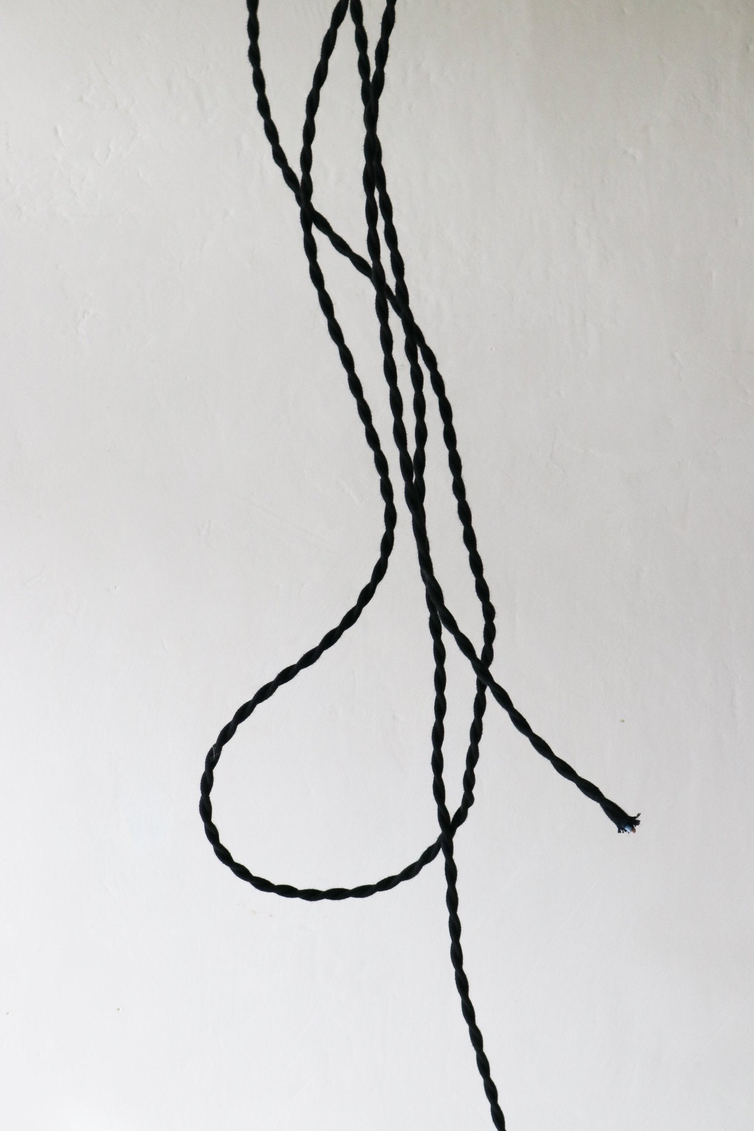 Câble électrique fil noir tressé