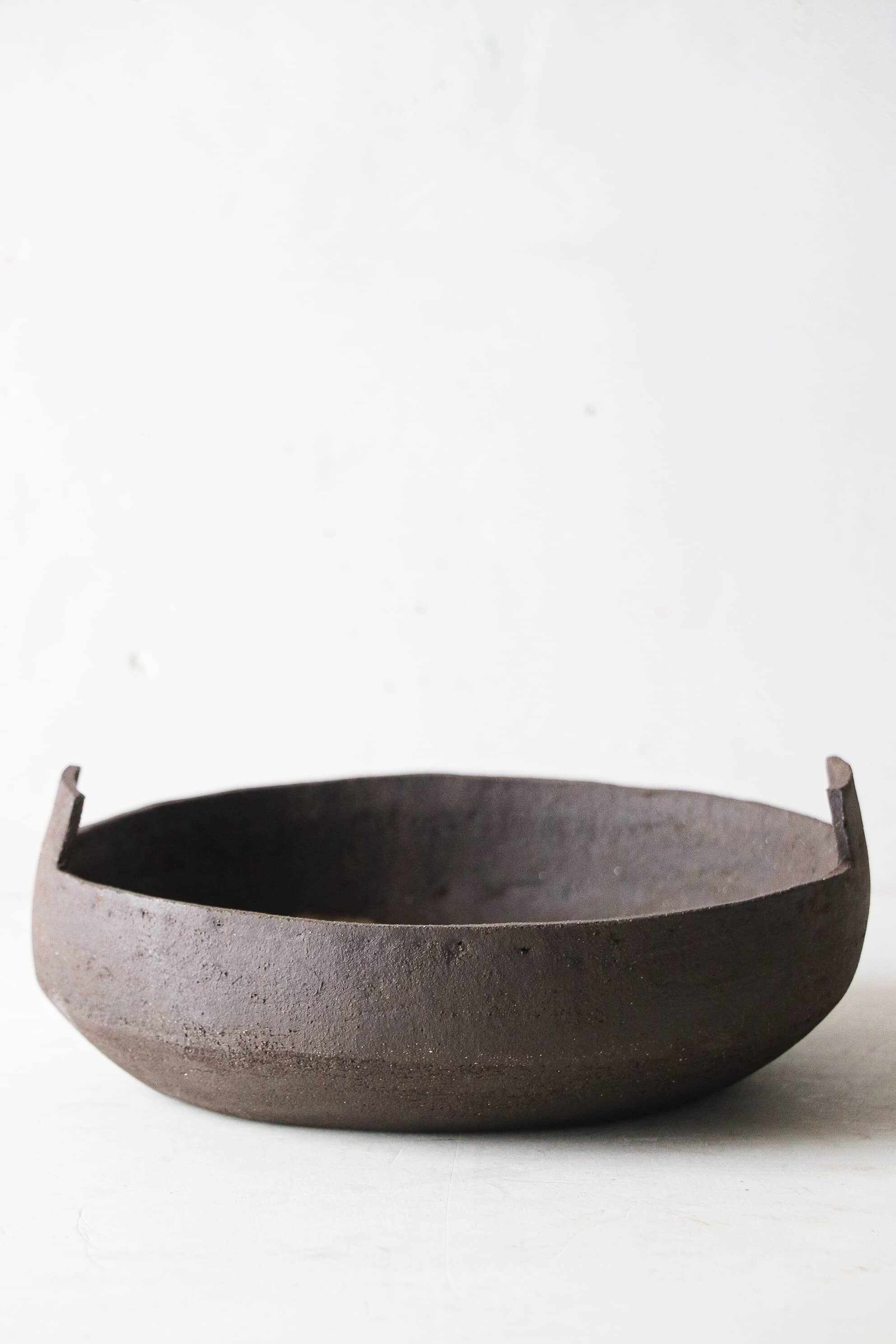Coupe en grès noir C014