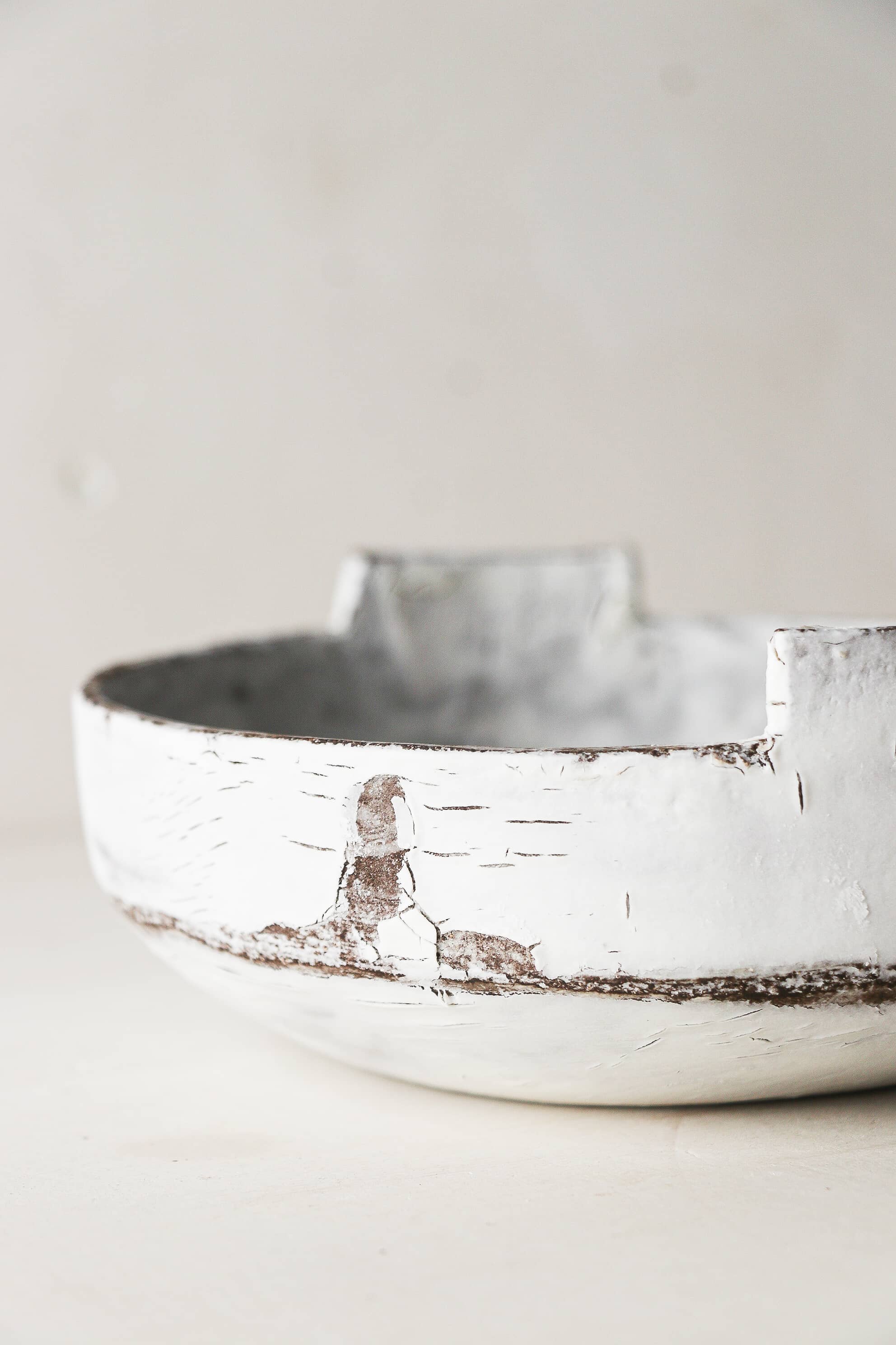 Coupe en grès noir engobe blanc C015