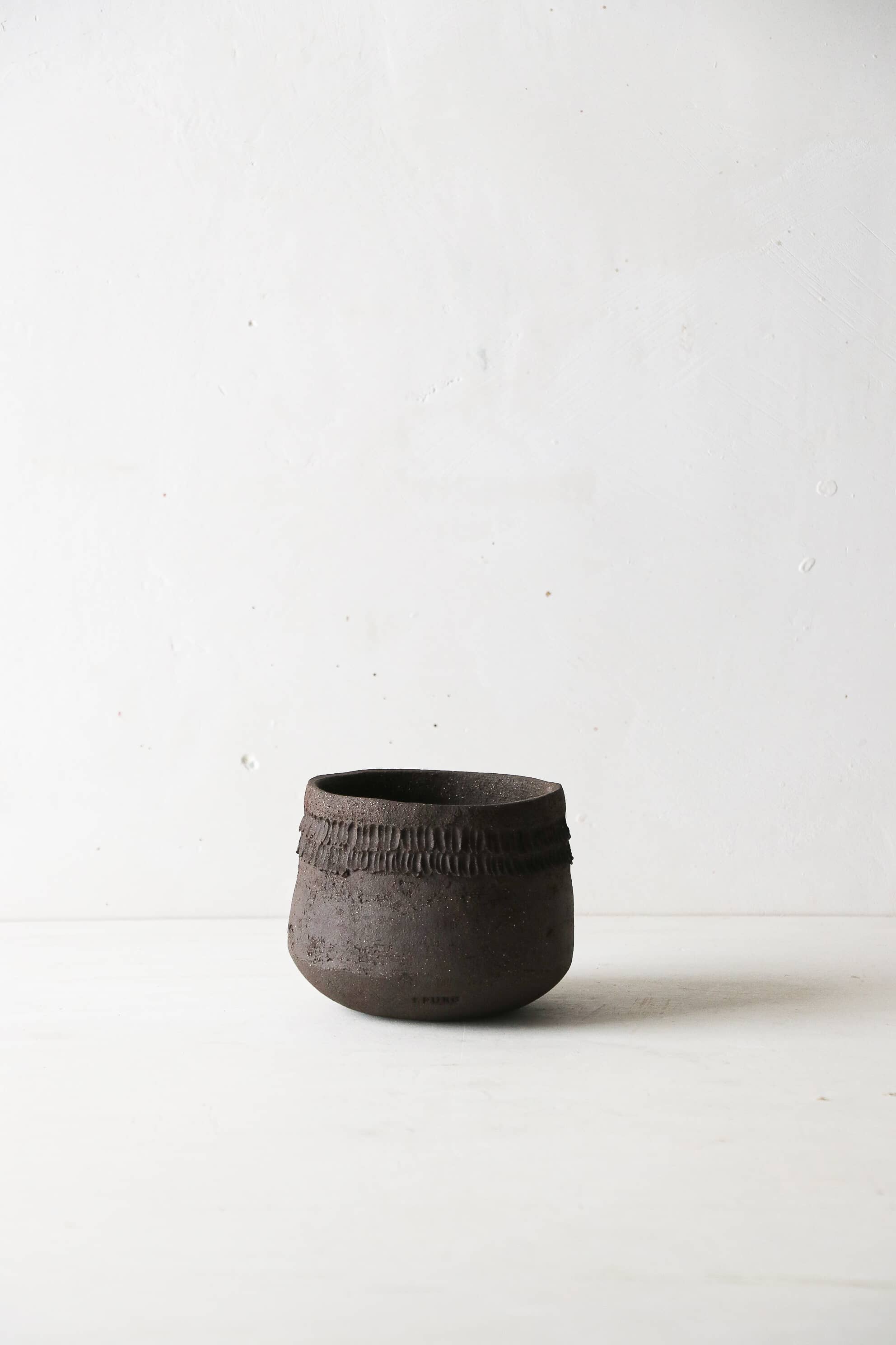 Pot en grès noir P011