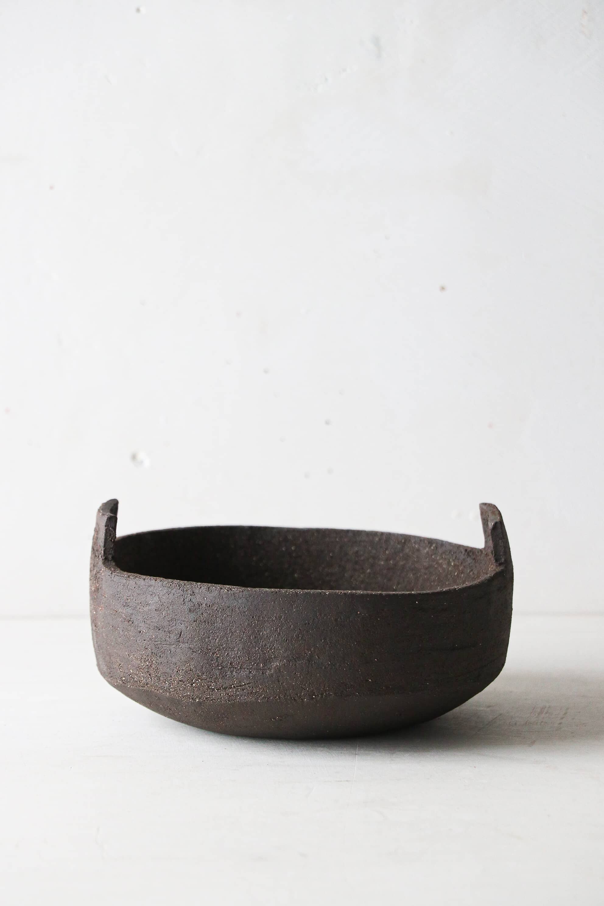 Coupe en grès noir C013