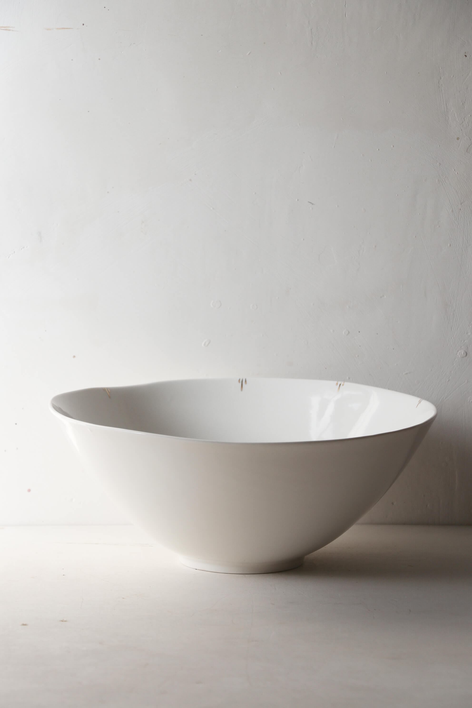 Grand saladier en porcelaine simple griffé Or