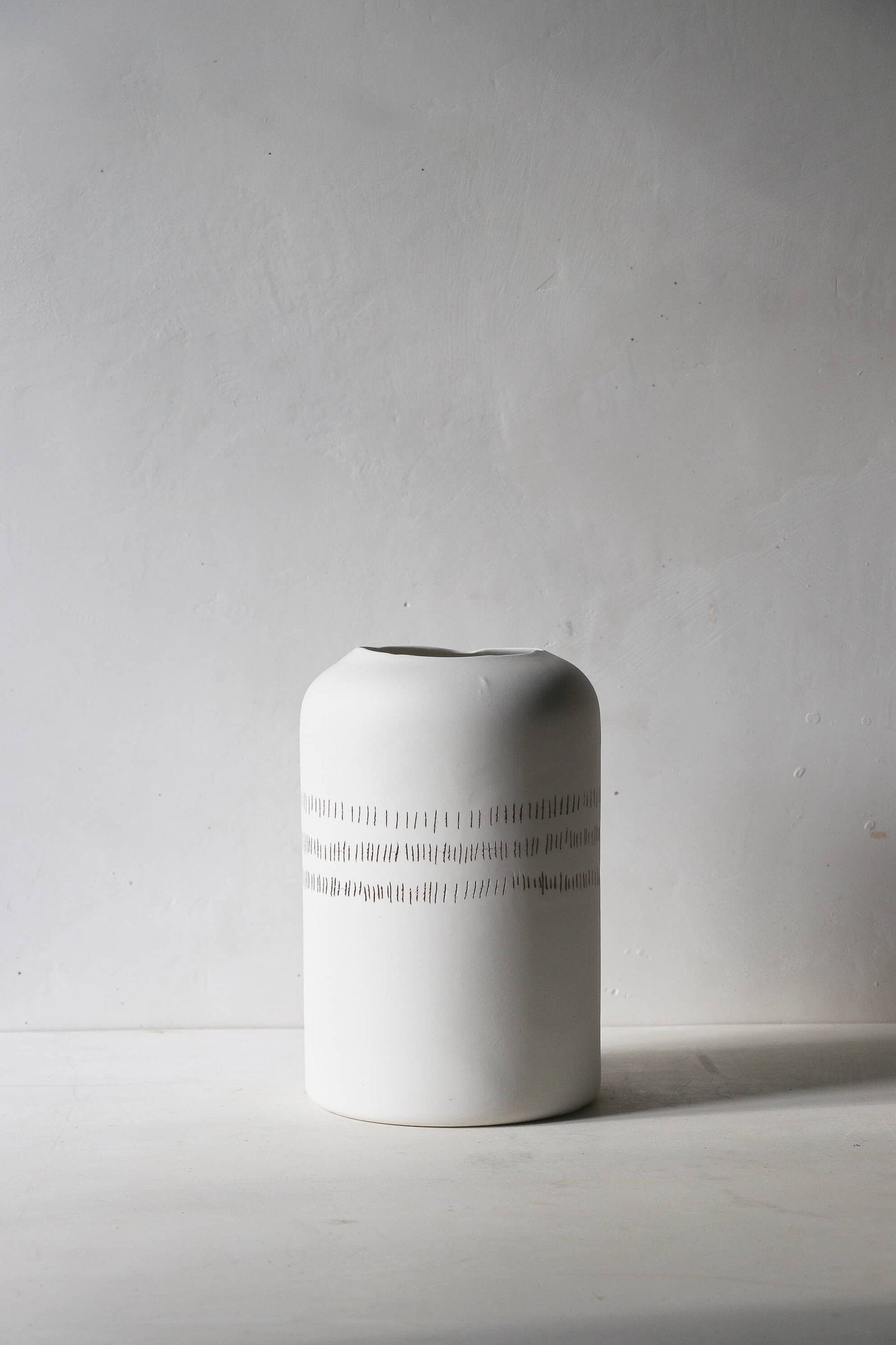 Grand vase en porcelaine Simple Mishima ocre