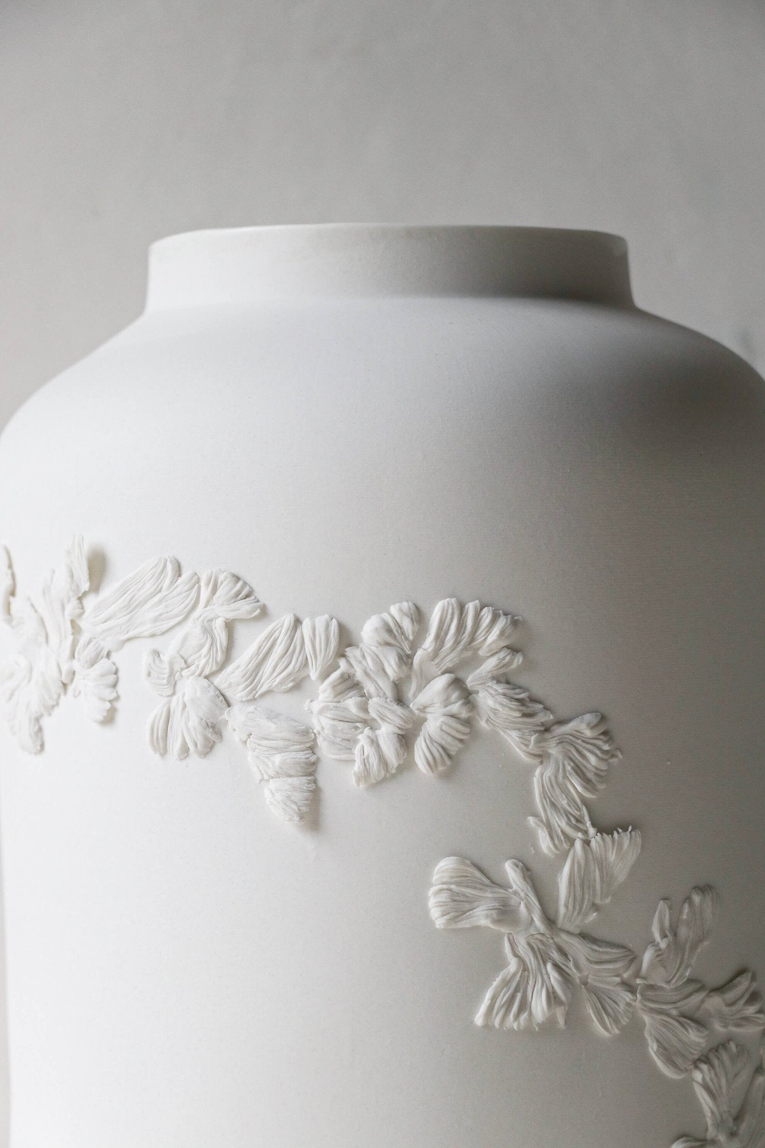 Grand vase en porcelaine Fragments