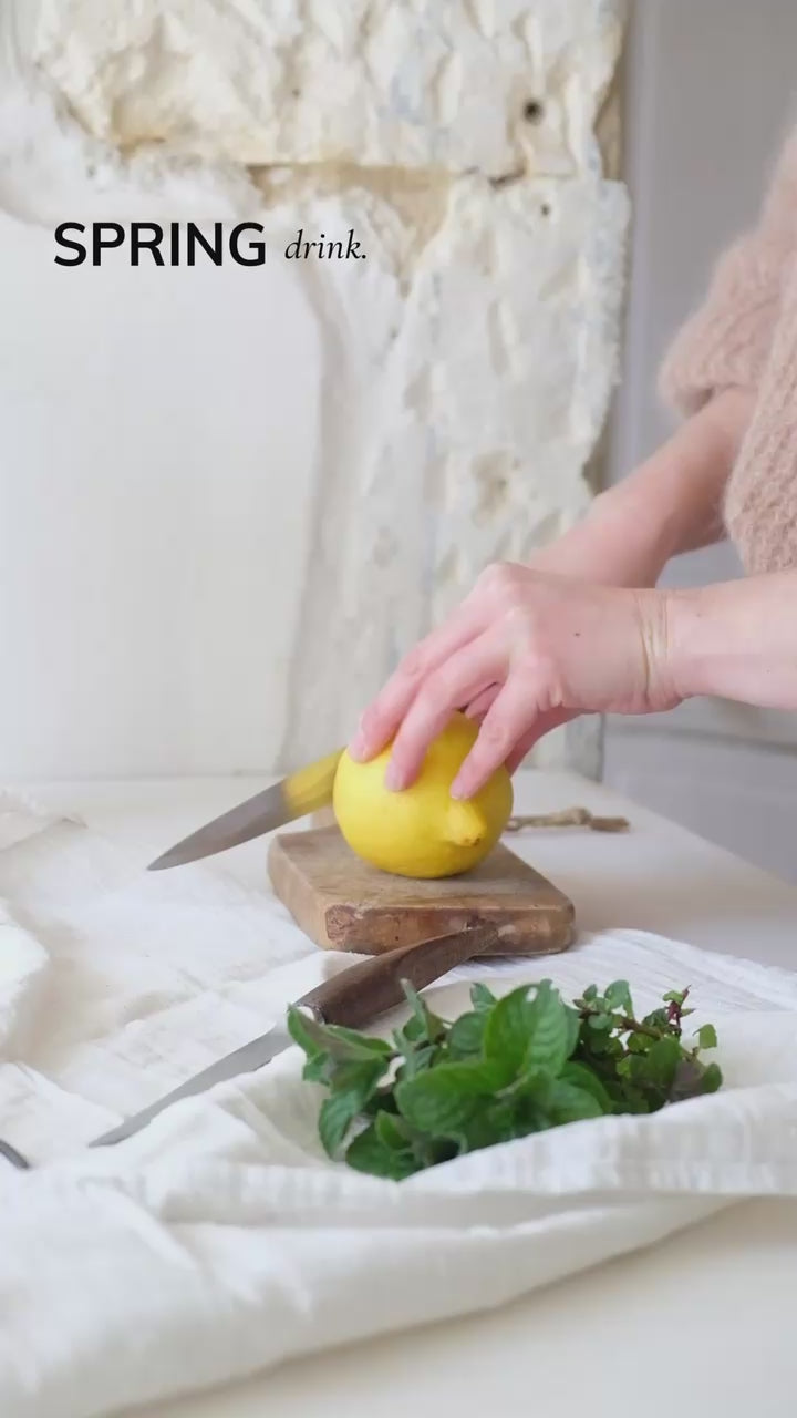 Charger la vidéo : Carafe en porcelaine